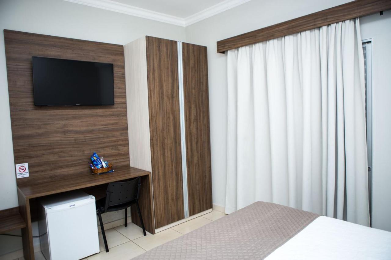 Hotel Avenida Joao Pinheiro Esterno foto