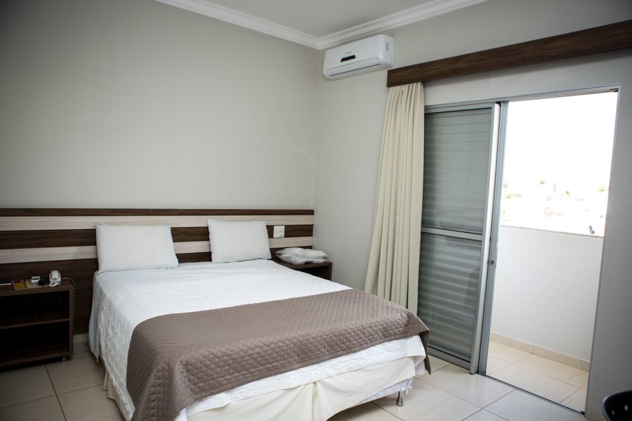 Hotel Avenida Joao Pinheiro Esterno foto
