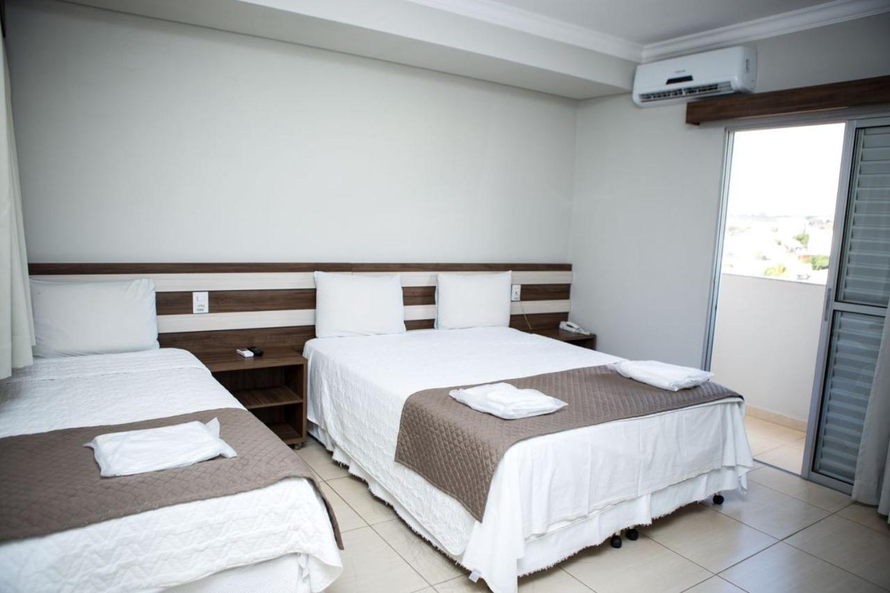 Hotel Avenida Joao Pinheiro Esterno foto